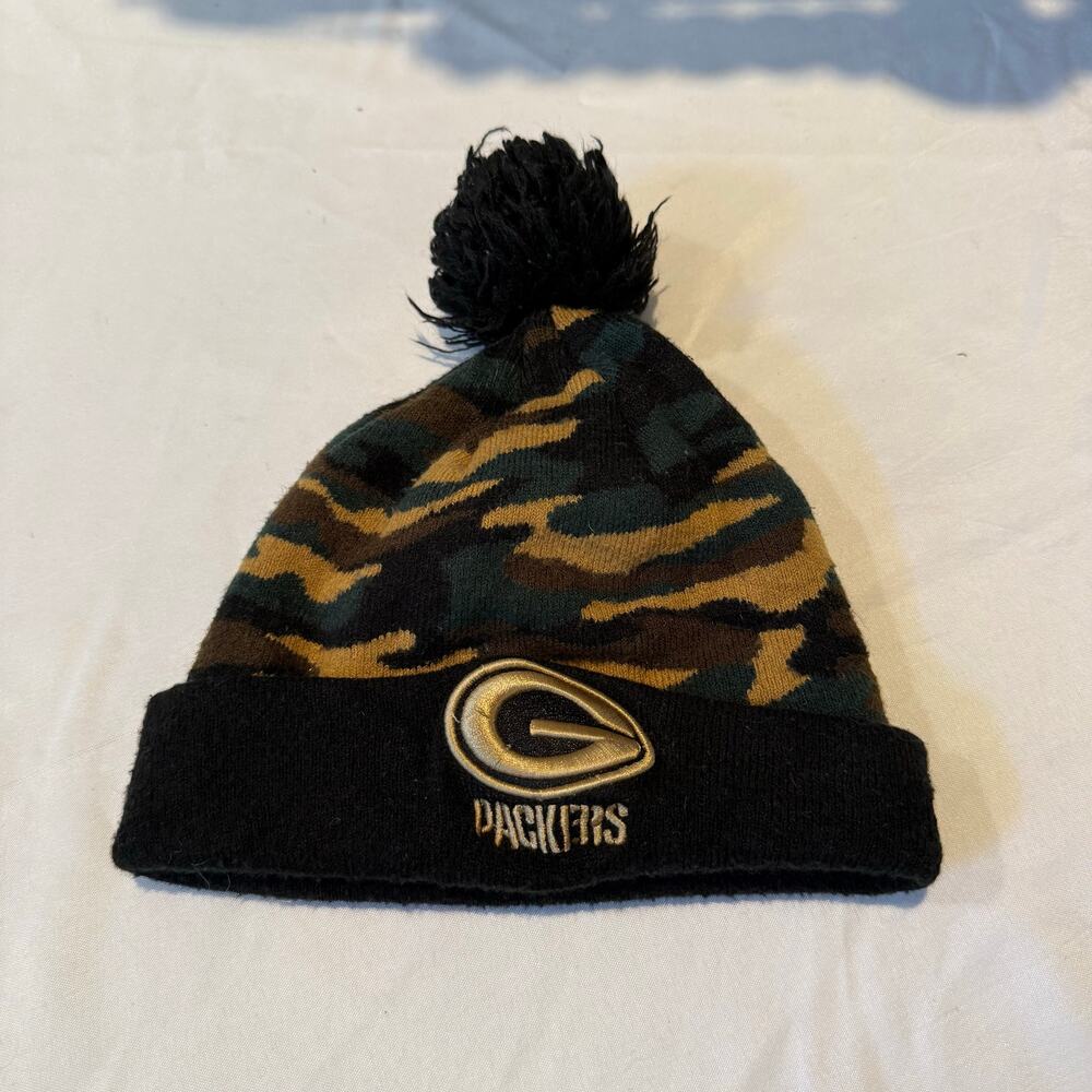 New Era NFL Salute To Service Green Camo Beanie Hat